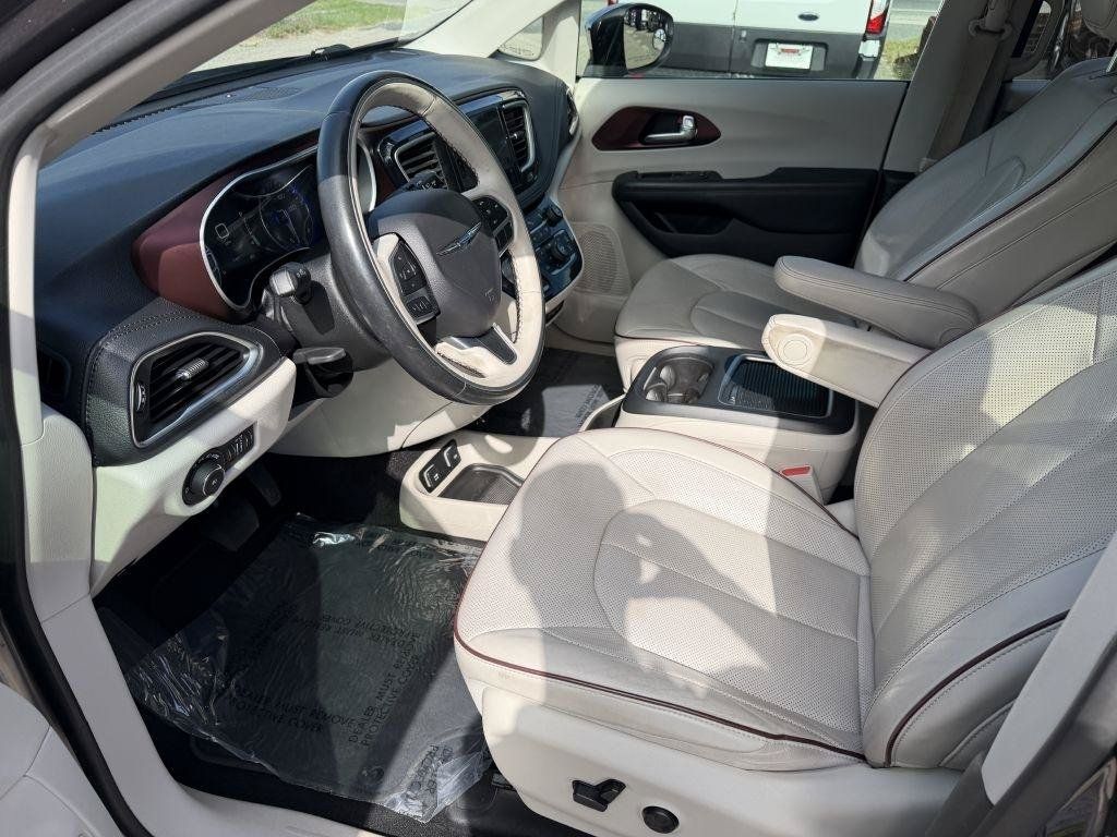 Used 2020 Chrysler Pacifica Limited FWD image 9