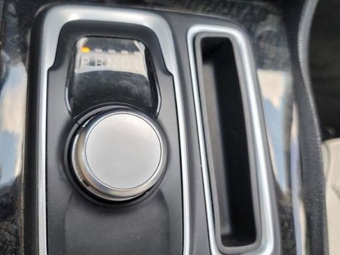 Used 2018 Chrysler 300 Limited image 24