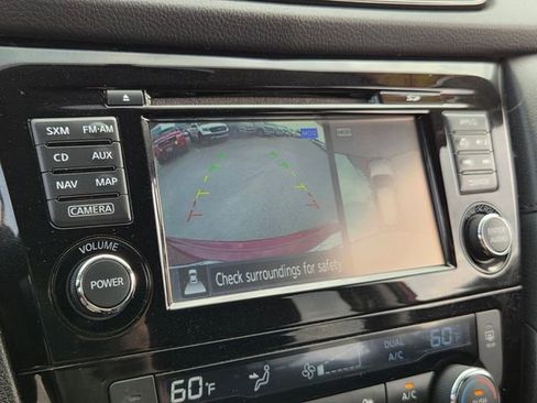 Used 2017 Nissan Rogue SV w/ SV Premium Package image 18