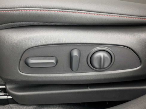 New 2026 Chevrolet Trax RS w/ Sunroof Package FWD image 18