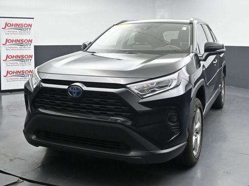 Used 2021 Toyota RAV4 XLE Premium AWD/4WD image 4
