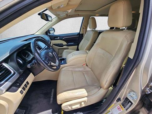 Used 2015 Toyota Highlander Limited FWD image 15