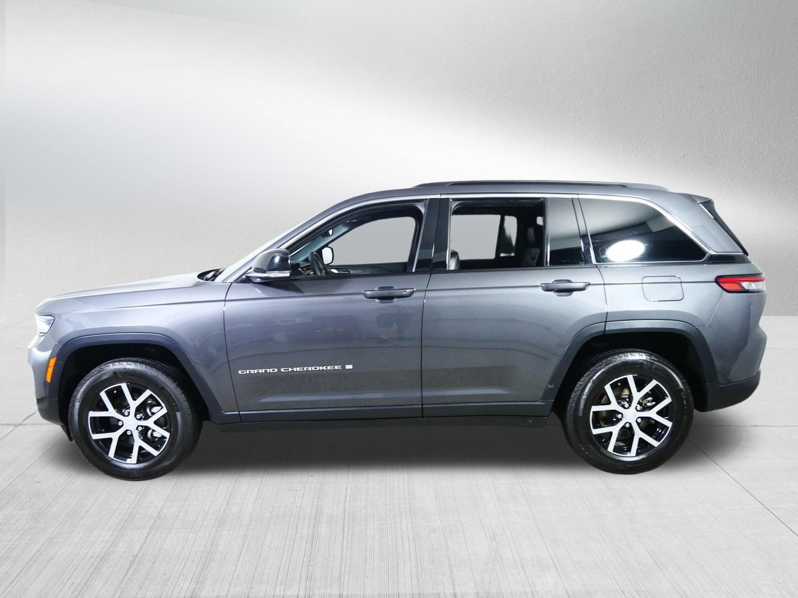 Used 2024 Jeep Grand Cherokee Limited RWD image 4