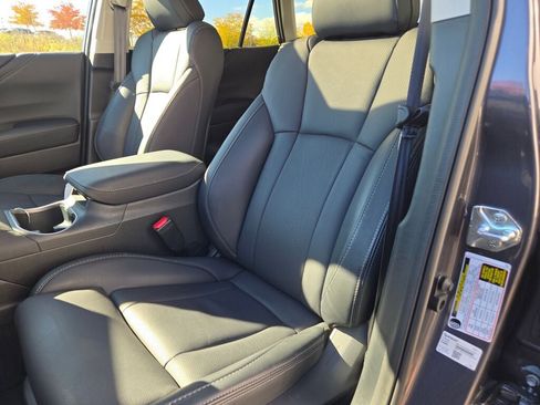 Certified 2025 Subaru Outback Limited image 21