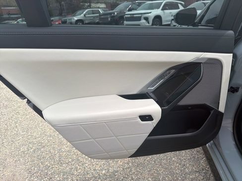 Used 2025 BMW i7 eDrive50 w/ M Sport Package RWD image 19