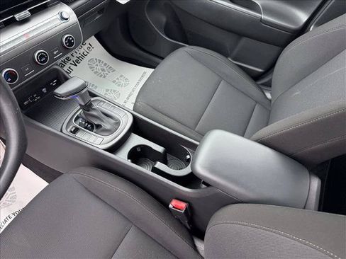 Certified 2025 Hyundai Kona SE FWD image 13