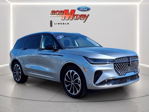 Used 2024 Lincoln Nautilus Reserve w/ Equipment Group 202A AWD/4WD image 3