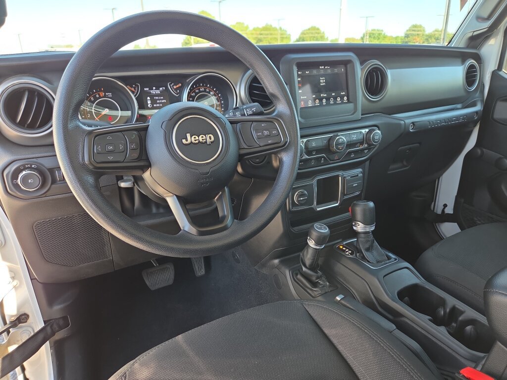 Used 2022 Jeep Wrangler Sport AWD/4WD image 12