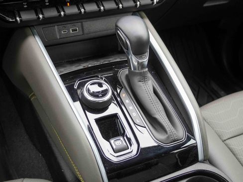 Used 2023 Chevrolet Colorado ZR2 w/ ZR2 Convenience Package III image 28