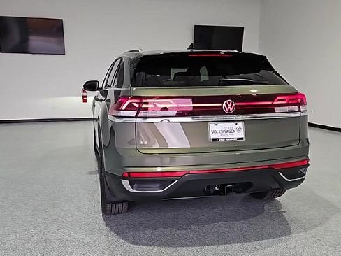 New 2026 Volkswagen Atlas Cross Sport SE FWD image 8
