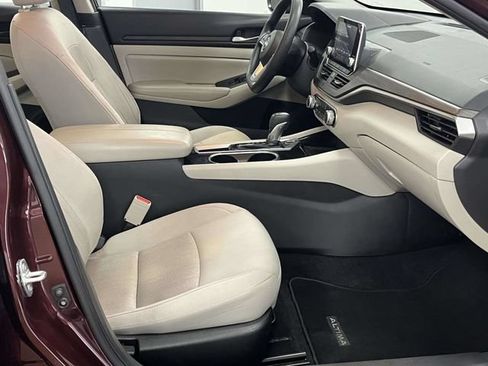 Used 2024 Nissan Altima 2.5 SV FWD image 28