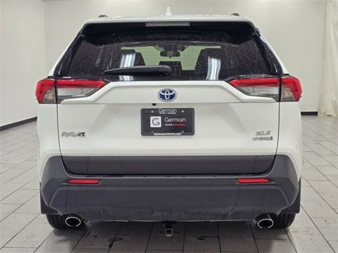 Used 2022 Toyota RAV4 XLE image 16