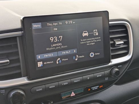 Used 2025 Hyundai Venue SEL FWD image 19