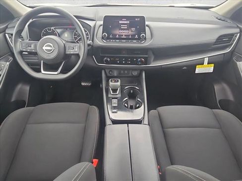 Used 2024 Nissan Rogue S FWD image 25