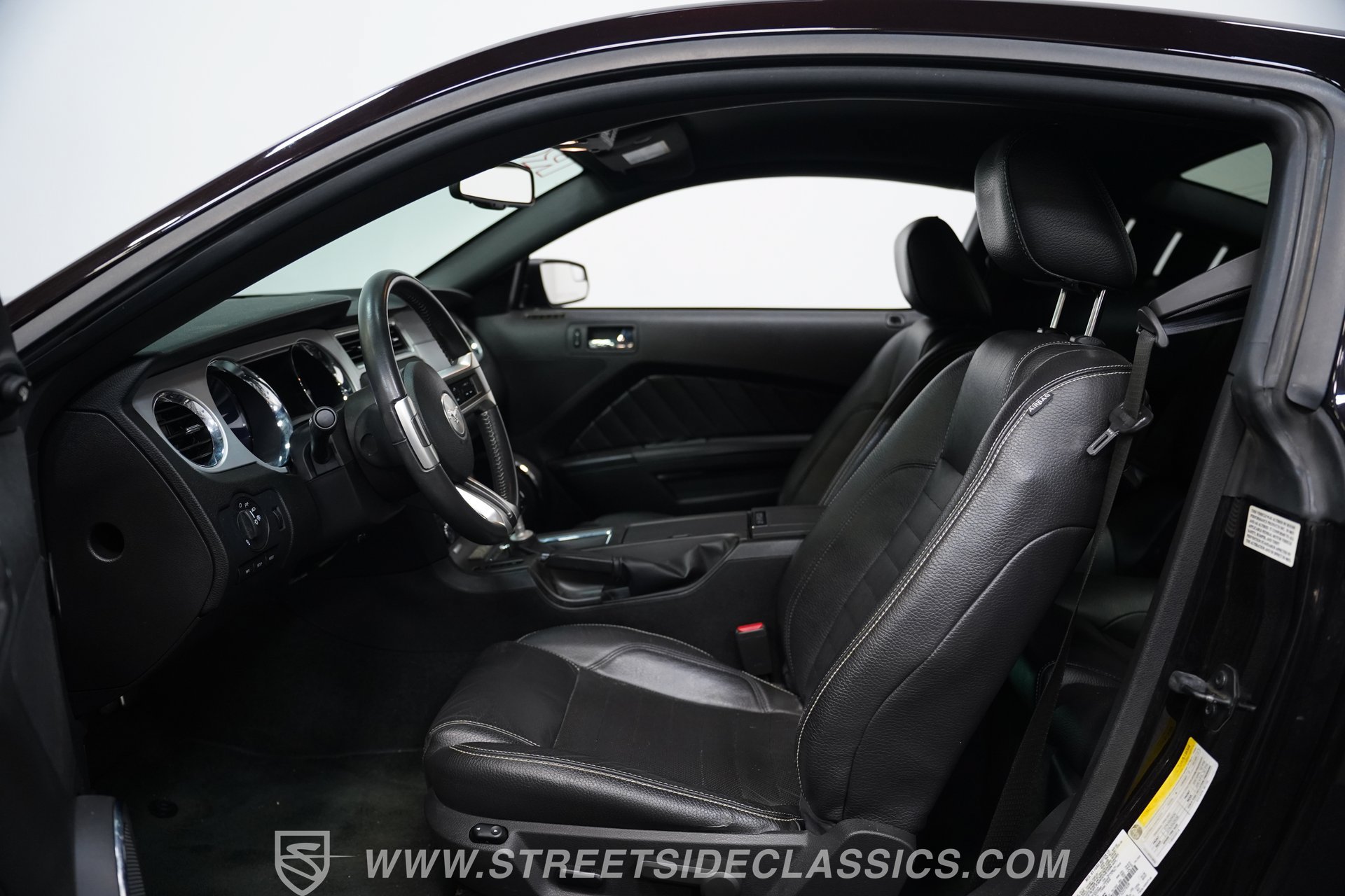 Used 2012 Ford Mustang GT Premium w/ HID Headlamps & Security Pkg RWD image 37