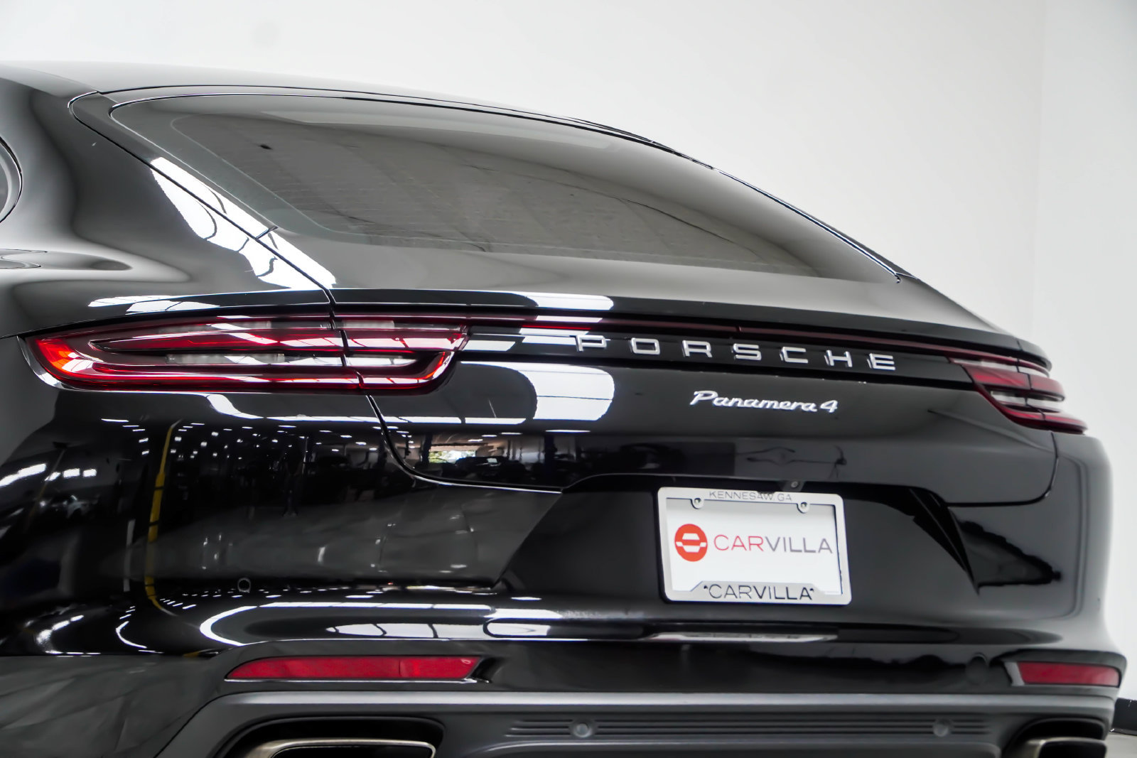 Used 2017 Porsche Panamera 4 AWD/4WD image 18