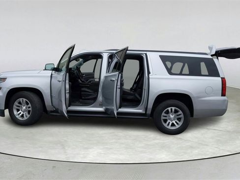 Used 2019 Chevrolet Suburban LT image 11