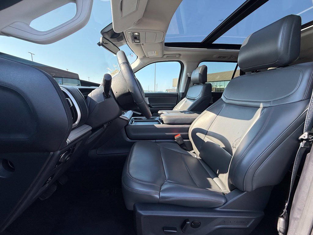 Used 2025 Ford Expedition Active AWD/4WD image 23