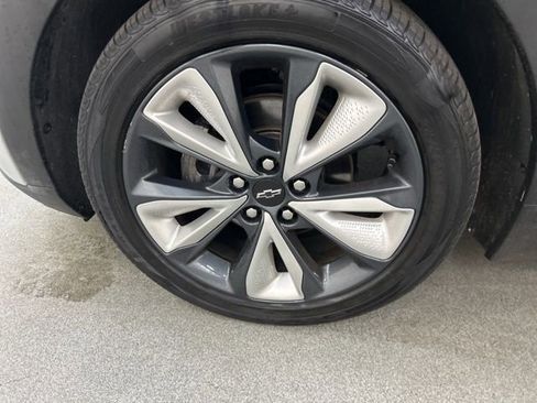 Used 2022 Chevrolet Bolt EUV LT w/ Convenience Package FWD image 27
