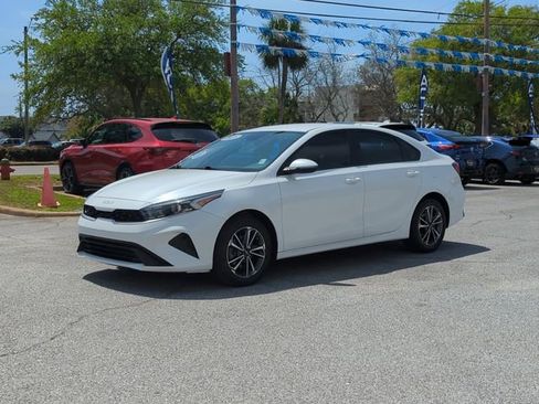 Used 2023 Kia Forte LXS w/ LXS Technology Package FWD image 8