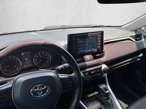Used 2022 Toyota RAV4 XLE Premium FWD image 13