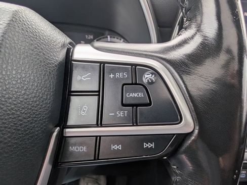 Used 2022 Toyota Highlander XLE AWD/4WD image 28