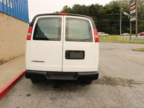 Used 2017 Chevrolet Express 2500 RWD image 5