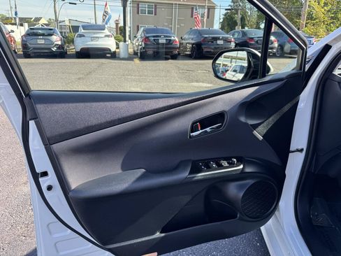 Used 2018 Toyota Prius Two w/ Prius Two Safety Plus Package FWD image 9