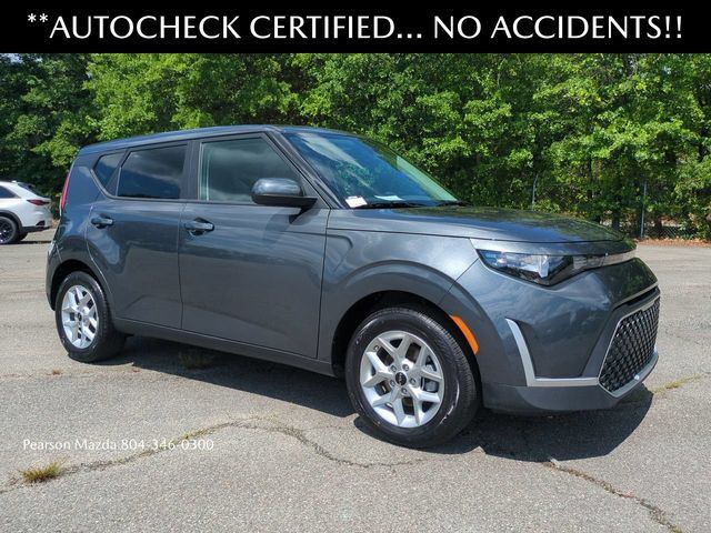 Used 2025 Kia Soul LX w/ LX Technology Package FWD image 2
