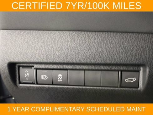 Used 2024 Toyota Venza XLE AWD/4WD image 17