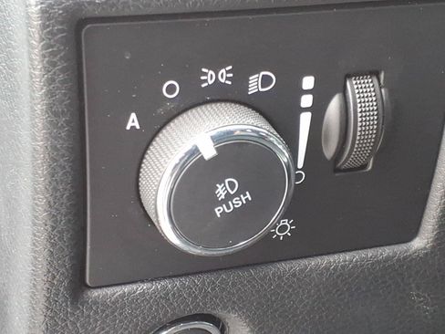 Used 2022 Jeep Grand Cherokee Limited AWD/4WD image 16