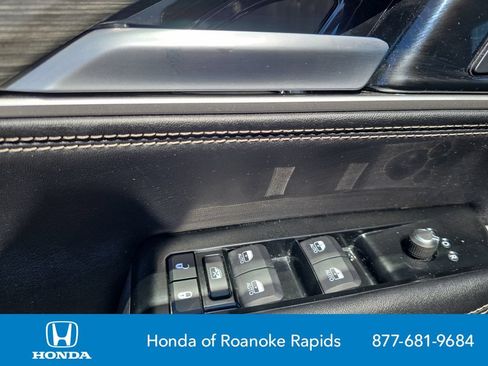 Used 2024 Jeep Wagoneer Series III AWD/4WD image 11