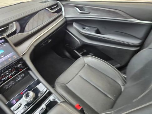 Used 2022 Jeep Grand Cherokee Limited 4xe w/ Luxury Tech Group II AWD/4WD image 34