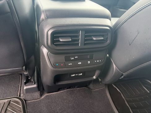 Used 2023 Honda Pilot Touring image 15