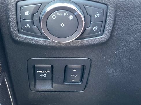 Used 2018 Ford F150 Lariat w/ Equipment Group 502A Luxury AWD/4WD image 14