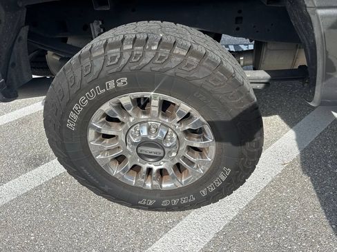 Used 2022 Ford F250 XLT w/ XLT Premium Package AWD/4WD image 9