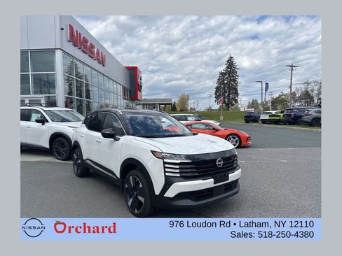 Used 2025 Nissan Kicks SR FWD image 1