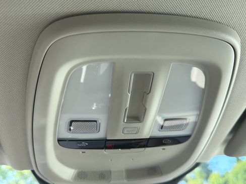 Used 2023 Volvo XC60 B5 Plus AWD/4WD image 34