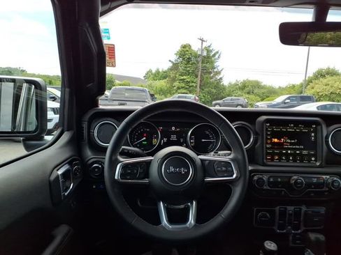 Used 2023 Jeep Wrangler Unlimited Sahara w/ Cold Weather Group AWD/4WD image 20