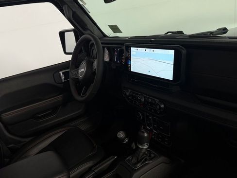 Certified 2024 Jeep Wrangler Unlimited Rubicon AWD/4WD image 34
