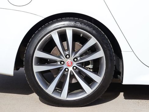 Used 2017 Jaguar XJ R-Sport image 46