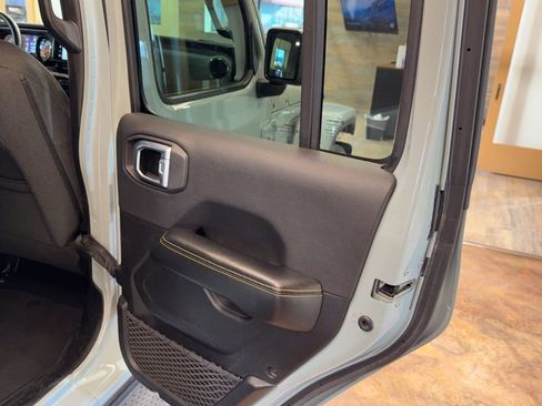 Used 2024 Jeep Wrangler Unlimited Sahara image 22