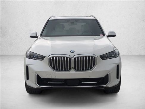 Used 2024 BMW X5 xDrive40i w/ Premium Package image 2