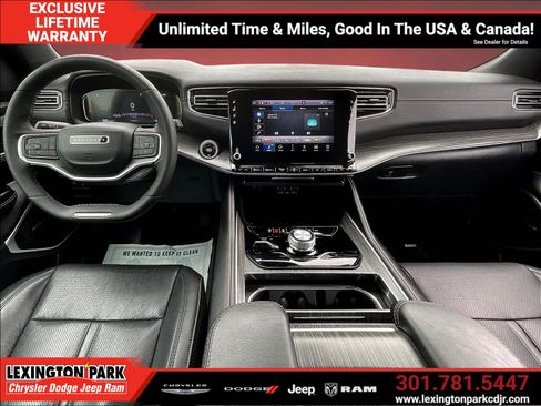Used 2024 Jeep Wagoneer L Series II w/ Flexible Seating Group AWD/4WD image 7