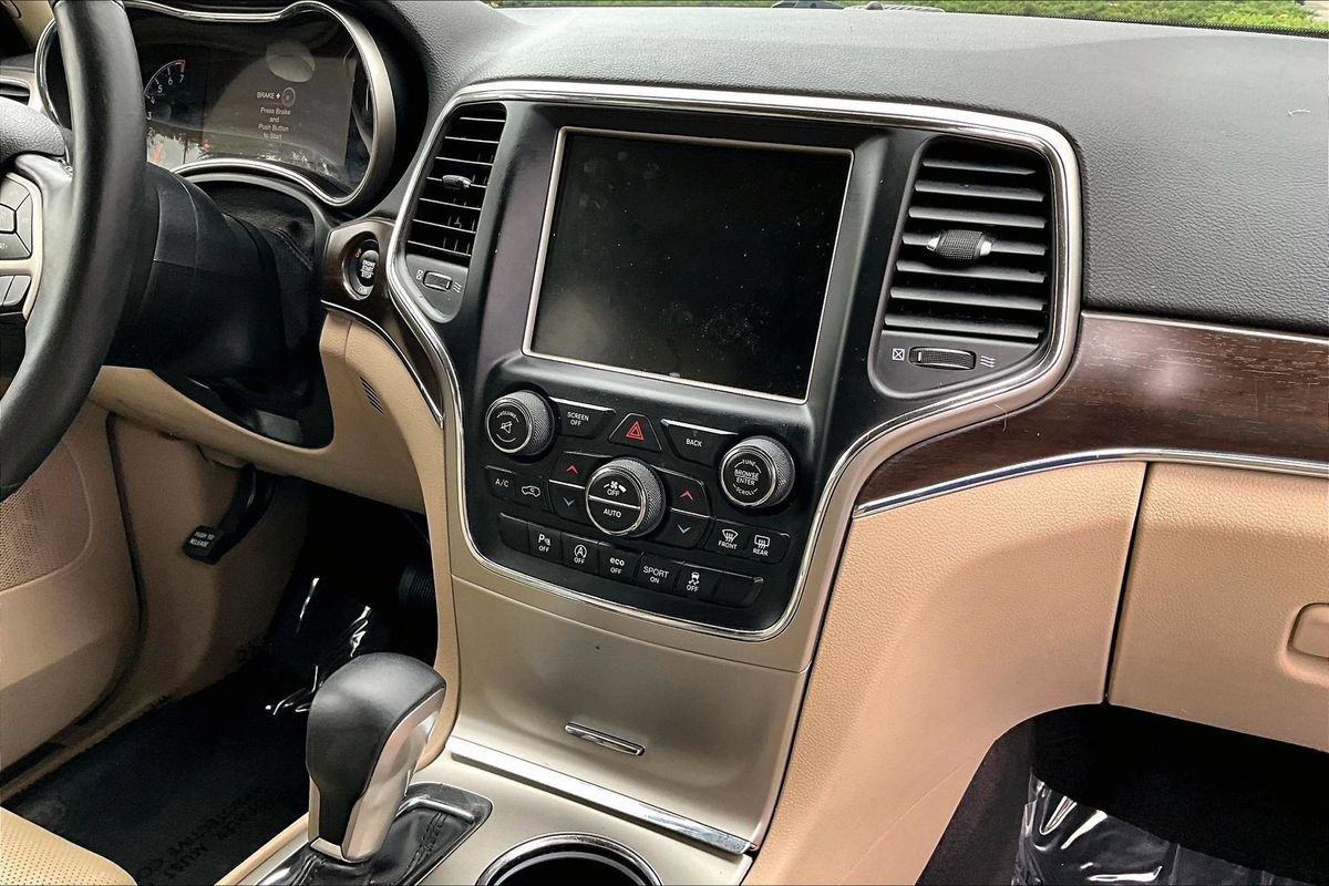 Used 2017 Jeep Grand Cherokee Limited w/ Luxury Group II AWD/4WD image 34