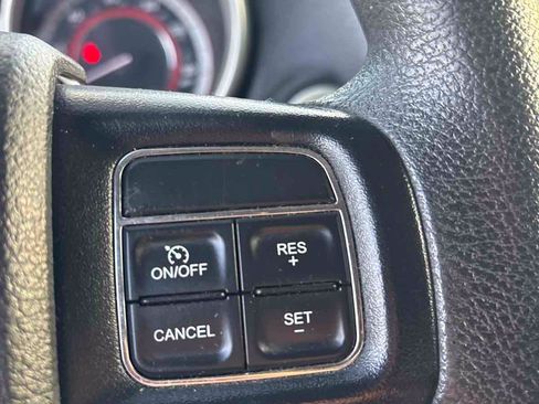 Used 2018 Dodge Journey SE w/ Blacktop Package FWD image 19
