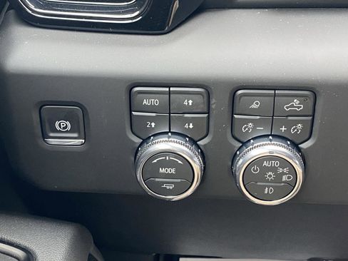 New 2026 GMC Sierra 1500 AT4 w/ Technology Package image 17