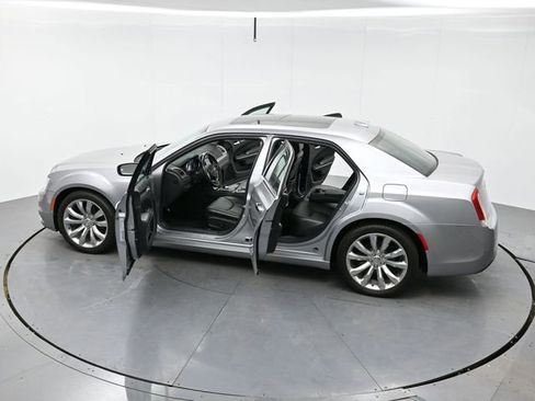 Used 2018 Chrysler 300 Limited w/ Safetytec Plus Group image 44