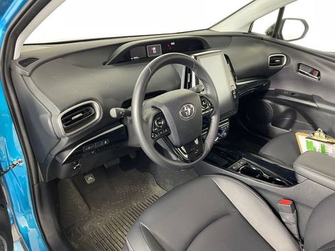 Used 2022 Toyota Prius Prime XLE FWD image 3