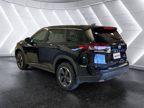 Used 2024 Nissan Rogue SV AWD/4WD image 6